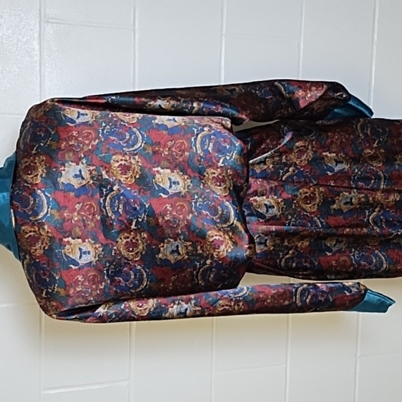 Vintage Elegant Print Satin Robe with Rich Dark Teal Green Accents - Picture 2 of 9